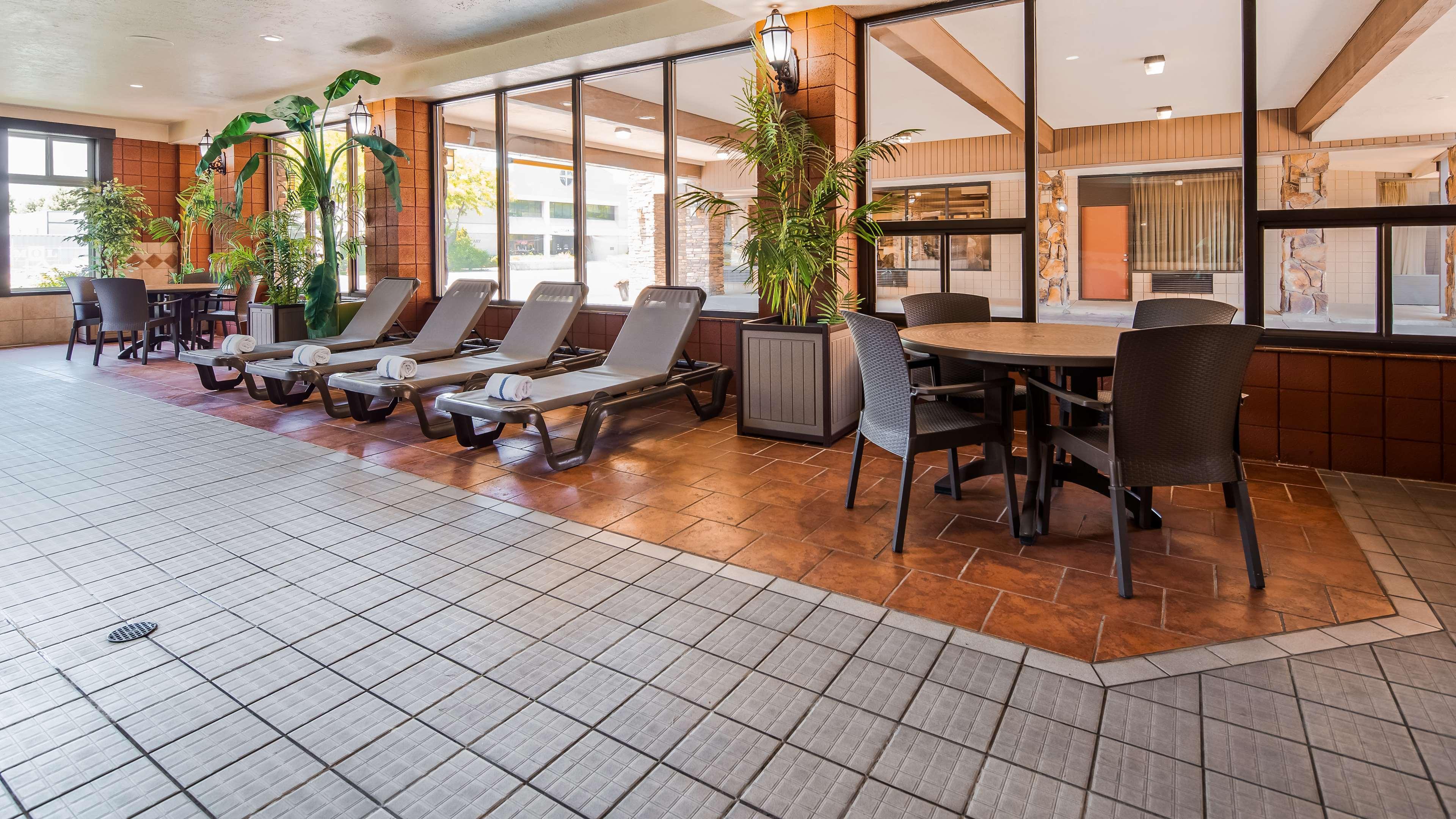 Best Western Plus Weston Inn Лоґан Екстер'єр фото